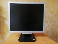 Acer. 17" ����