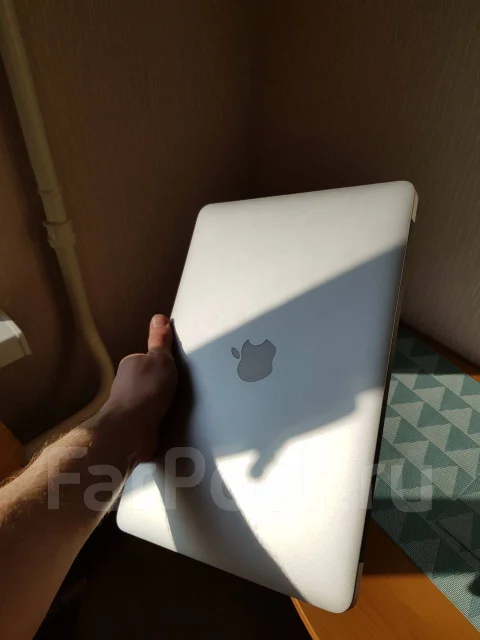 Apple MacBook Air 13 2013 Mid. 13.3", 1,3����, ��� 4 ��, ���� 256���, WiFi: 1, Bluetooth: 1, ����������� �� 12��. ����