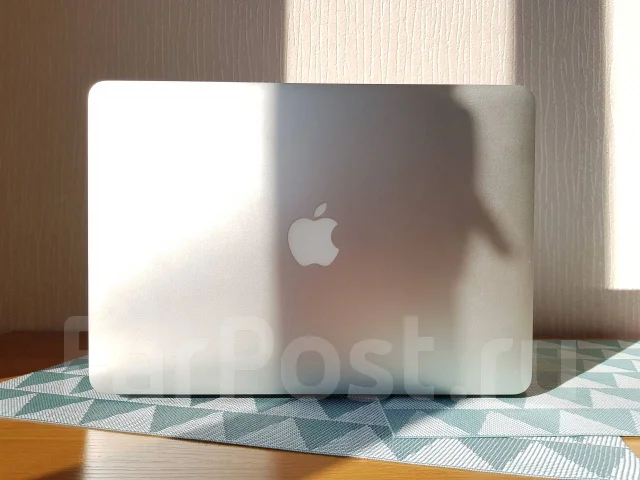 Apple MacBook Air 13 2013 Mid. 13.3", 1,3����, ��� 4 ��, ���� 256���, WiFi: 1, Bluetooth: 1, ����������� �� 12��. ����