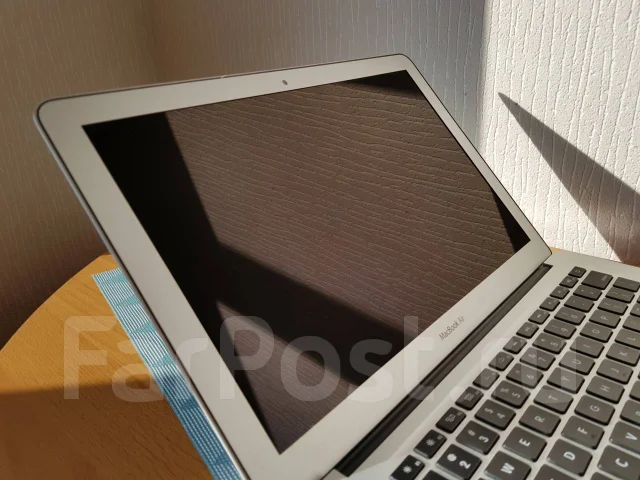 Apple MacBook Air 13 2013 Mid. 13.3", 1,3����, ��� 4 ��, ���� 256���, WiFi: 1, Bluetooth: 1, ����������� �� 12��. ����
