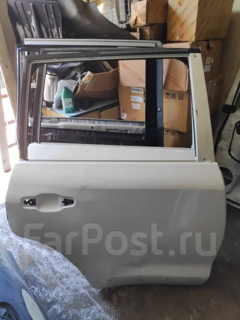 Дверь задняя Toyota Land Cruiser (J200) 15-21 (Справа/ с отверстием под молдинг)