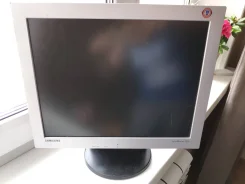 Samsung. 15" ����