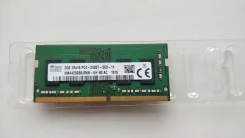 SO-DIMM DDR4.