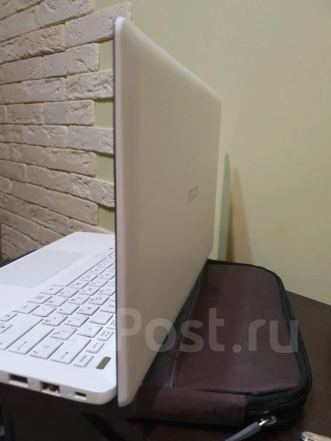 Asus X200CA. 11.6", WiFi: 1, Bluetooth: 1 ����