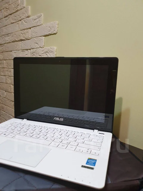Asus X200CA. 11.6", WiFi: 1, Bluetooth: 1 ����