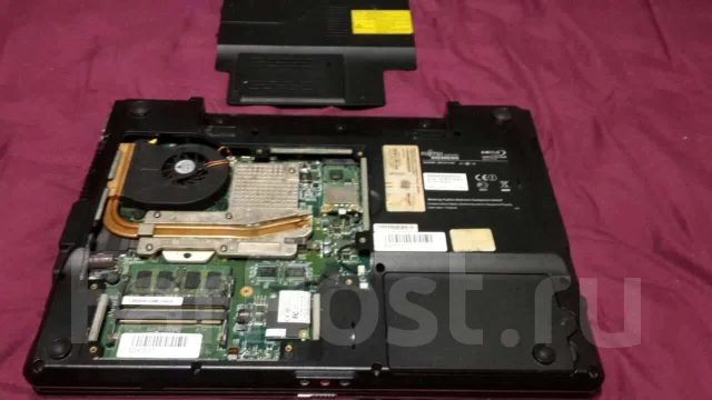 Fujitsu Siemens Amilo. 15.4", 2����, ��� 512 ��, ���� 1���, WiFi: 1, ����������� �� 1��. ����