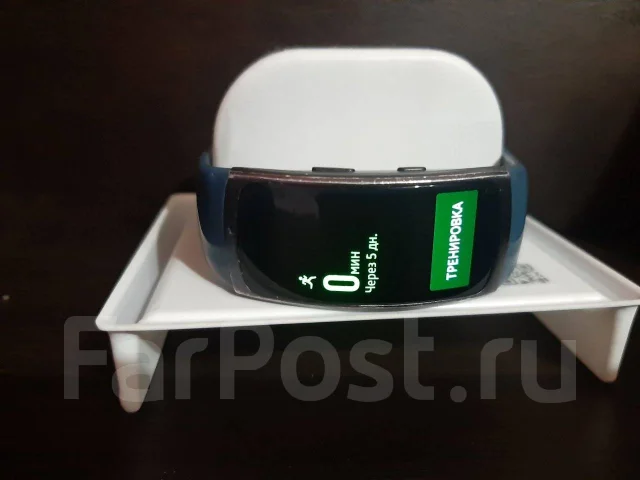 Samsung Galaxy Gear Fit2. GPS, NFC, IP67 ����