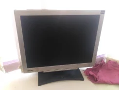 BenQ. 15"