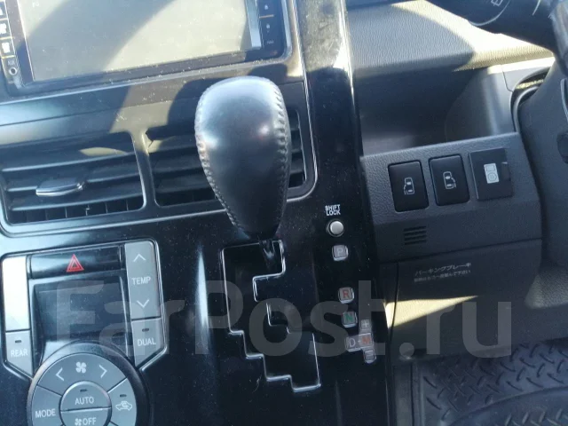 Toyota Voxy. ��������, ��������, 2.0 (143��.�.), ������, 126 000����. �� ����