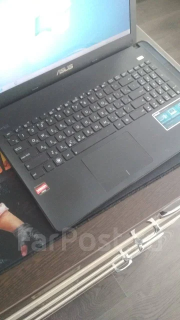 Asus X501U. 15.6", ��� 2048 ��, ���� 320���, WiFi: 1, Bluetooth: 1, ����������� �� 5��. ����
