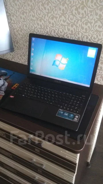 Asus X501U. 15.6", ��� 2048 ��, ���� 320���, WiFi: 1, Bluetooth: 1, ����������� �� 5��. ����