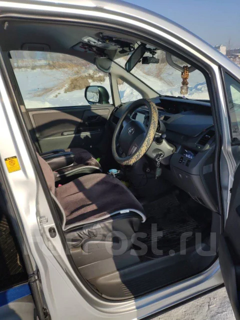 Toyota Voxy. �������, 4wd, 2.0 (140��.�.), ������, 155����. �� ����