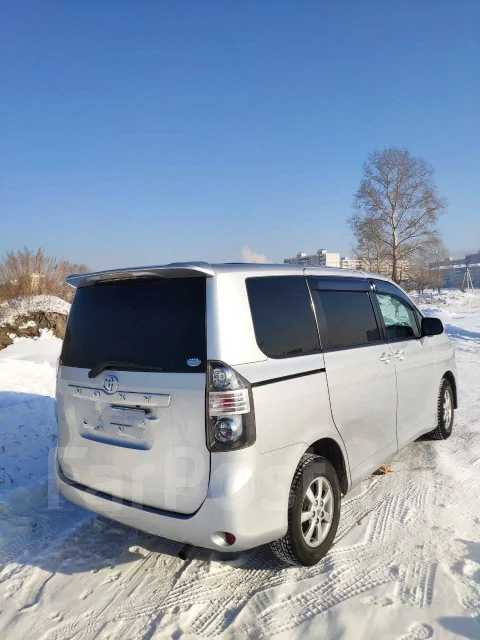 Toyota Voxy. �������, 4wd, 2.0 (140��.�.), ������, 155����. �� ����