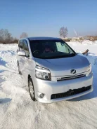 Toyota Voxy. �������, 4wd, 2.0 (140��.�.), ������, 155����. �� ����