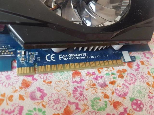 GeForce GT 440 ����