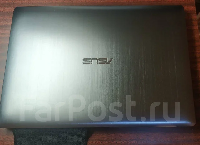 Asus VivoBook. 13.3", 1,8����, ��� 8 ��, ���� 698���, WiFi: 1, Bluetooth: 1, ����������� �� 2��. ����