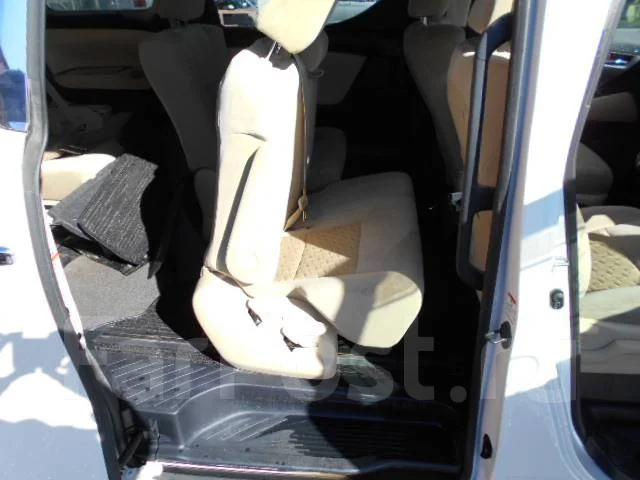 Toyota Vellfire. AGH30 ����