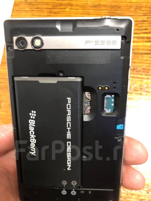BlackBerry Porsche Design P�9981. �/�, 32 ��, �����������, ������, 3G, ���������, NFC ����