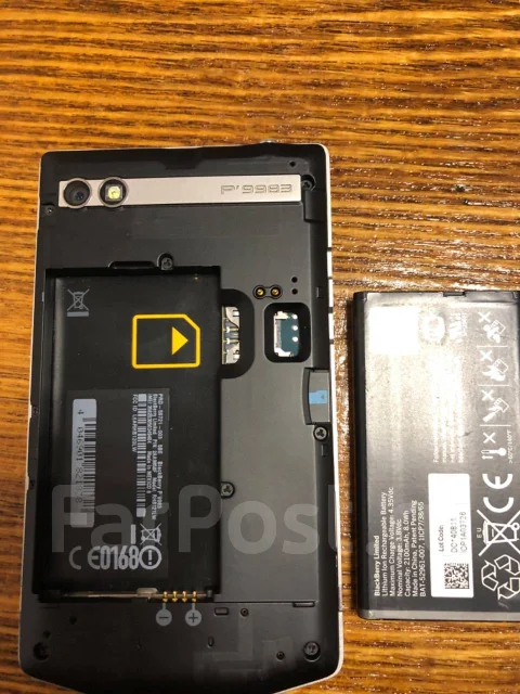 BlackBerry Porsche Design P�9981. �/�, 32 ��, �����������, ������, 3G, ���������, NFC ����