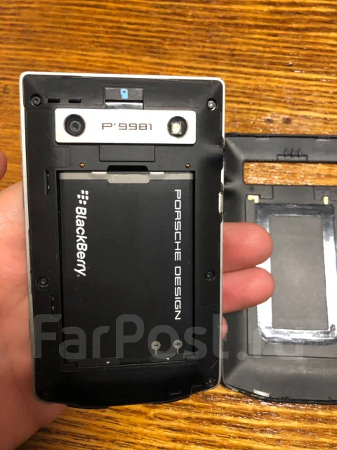 BlackBerry Porsche Design P�9981. �/�, 32 ��, �����������, ������, 3G, ���������, NFC ����