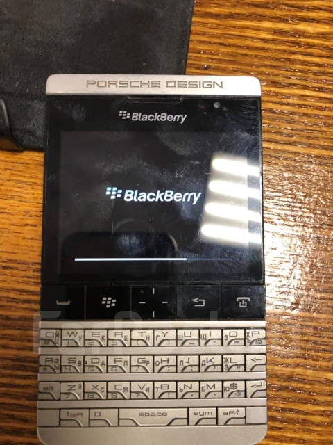 BlackBerry Porsche Design P�9981. �/�, 32 ��, �����������, ������, 3G, ���������, NFC ����