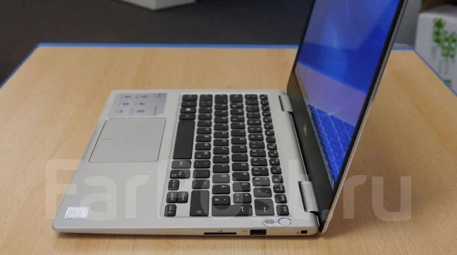 Dell Inspiron 7000. 13.3", 1,6����, ��� 8 ��, ���� 256���, WiFi: 1, Bluetooth: 1, ����������� �� 8��. ����