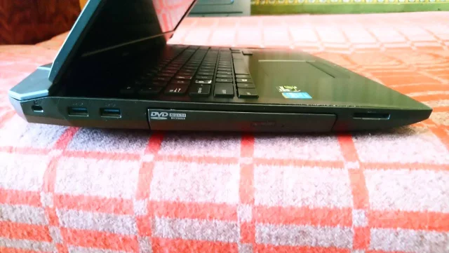 Asus ROG G750JW. 17", ��� 8 ��, ���� 1 000���, WiFi: 1, Bluetooth: 1 ����
