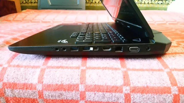 Asus ROG G750JW. 17", ��� 8 ��, ���� 1 000���, WiFi: 1, Bluetooth: 1 ����