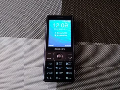 Philips Xenium E570. �/�, �� 8 ��, ����������, Dual-SIM, ���������