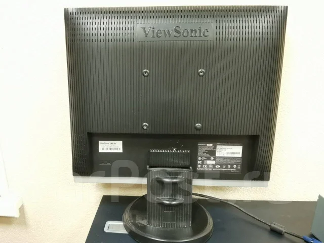ViewSonic. 19" ����