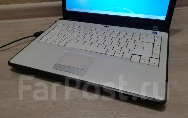 DNS. 14", 1,6����, ��� 3072 ��, ���� 60���, WiFi: 1, Bluetooth: 1, ����������� �� 1��. ����