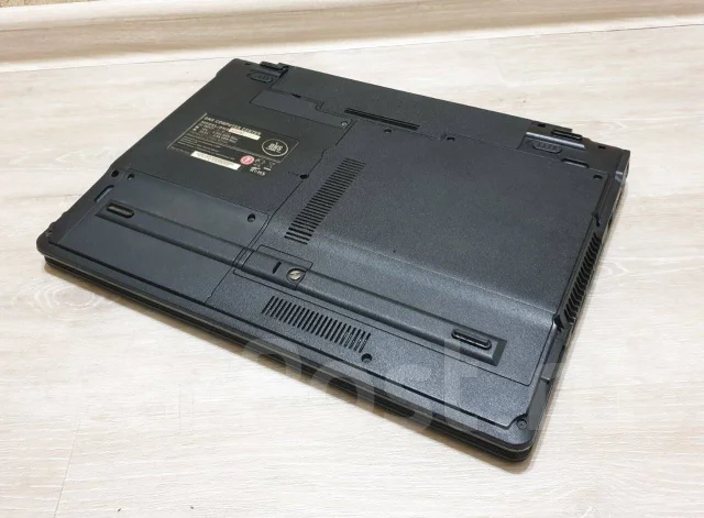 DNS. 14", 1,6����, ��� 3072 ��, ���� 60���, WiFi: 1, Bluetooth: 1, ����������� �� 1��. ����