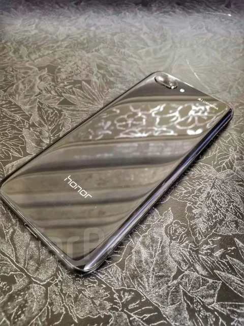 Honor 10. �/�, ������, 3G, 4G LTE, Dual-SIM, NFC ����