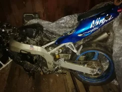 Kawasaki Ninja ZX-9R ����