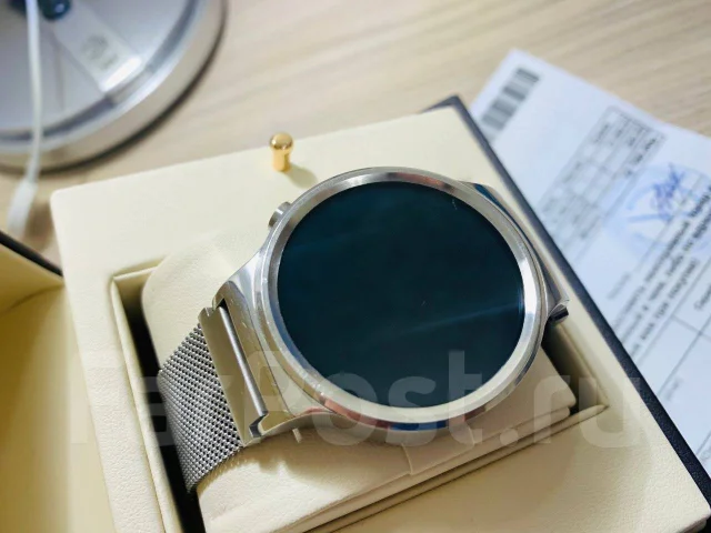 Huawei Watch. IP67 ����