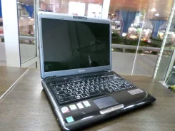 Toshiba. 13.6", 1,8����, ��� 2048 ��, ���� 1 000���, WiFi: 1, Bluetooth: 1, ����������� �� 3��. ����