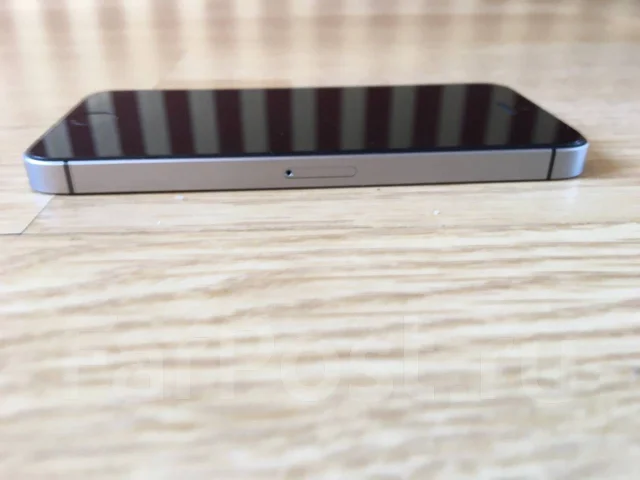 Apple iPhone SE. �/�, �����, 3G, 4G LTE, NFC ����