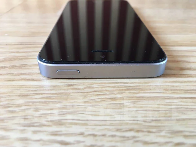 Apple iPhone SE. �/�, �����, 3G, 4G LTE, NFC ����