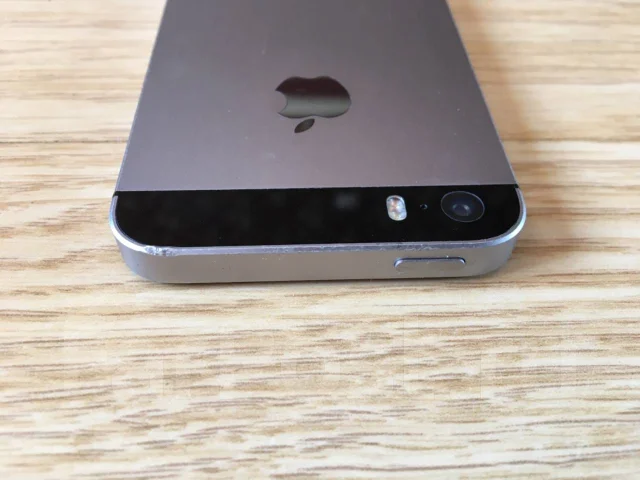 Apple iPhone SE. �/�, �����, 3G, 4G LTE, NFC ����