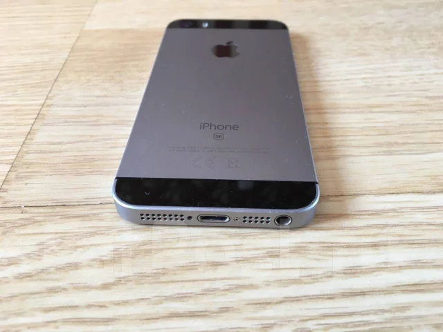 Apple iPhone SE. �/�, �����, 3G, 4G LTE, NFC ����