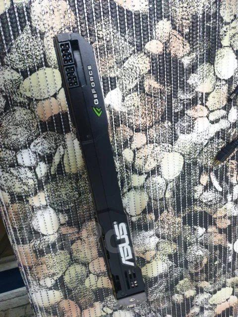 GeForce GTX 590 ����
