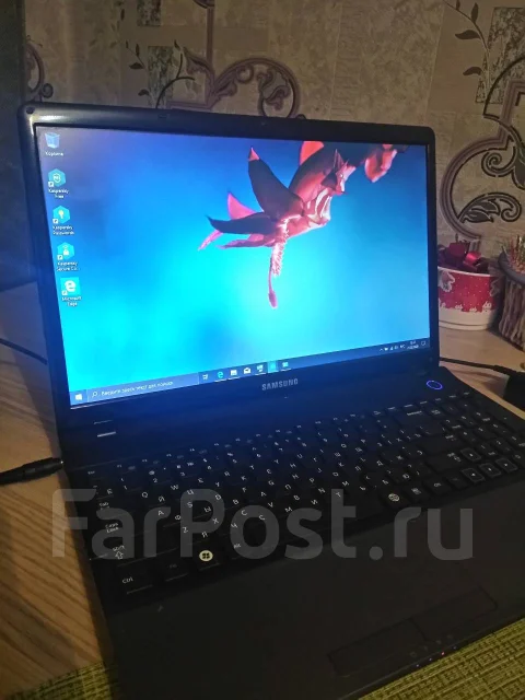Samsung 300E5C. 15.6", ��� 4 ��, WiFi: 1, Bluetooth: 1 ����