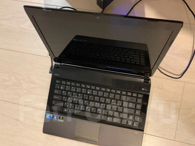Asus U41JF. 14", 2,9����, ��� 4 ��, ���� 500���, WiFi: 1, Bluetooth: 1, ����������� �� 3��. ����