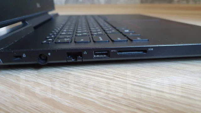 Dell Inspiron 7577. 15.6", 2,5����, ��� 8 ��, ���� 1 128���, WiFi: 1, Bluetooth: 1, ����������� �� 3��. ����
