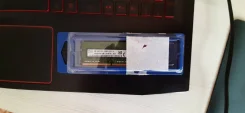 SO-DIMM DDR4.