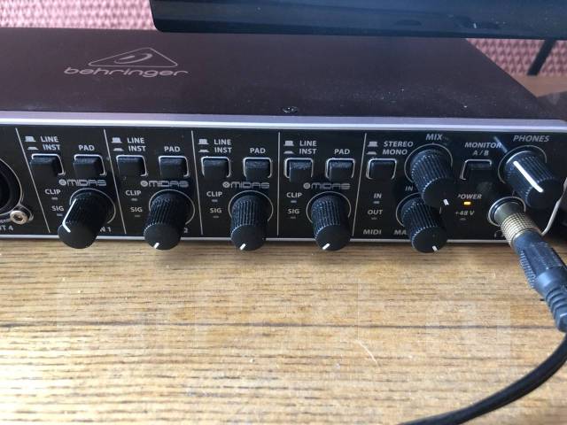 Звуковая карта behringer umc404hd