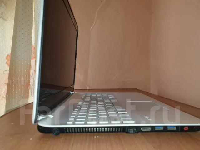 Sony VAIO SVF152C29V. 15.6", 2,4����, ��� 4 ��, ���� 500���, WiFi: 1, Bluetooth: 1, ����������� �� 1��. ����