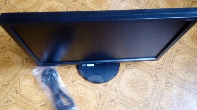 Acer. 18.5" ����