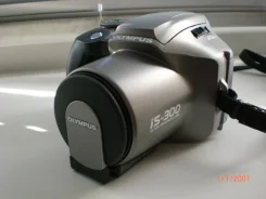 Olympus Camedia C-2000 Zoom ����
