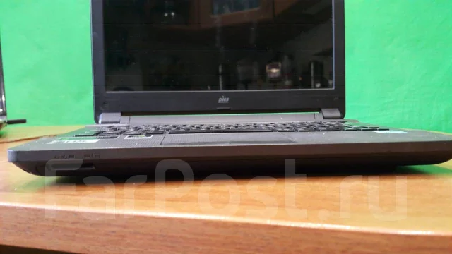 DNS. 14.1", ��� 4 ��, ���� 4���, WiFi: 1, Bluetooth: 1, ����������� �� 8��. ����